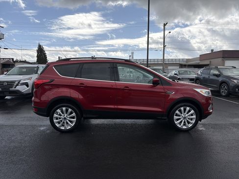 Used 2019 Ford Escape SEL image 2