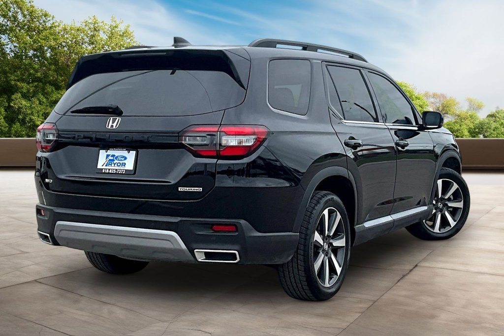 Used 2023 Honda Pilot Touring image 2