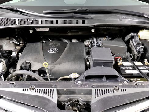 Used 2018 Toyota Sienna Limited image 62