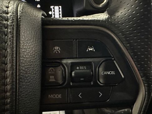 Used 2025 Toyota 4Runner SR5 AWD/4WD image 19