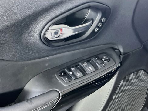 Used 2023 Jeep Cherokee Altitude Lux w/ Lux Elite Package AWD/4WD image 18
