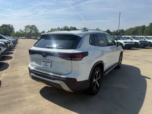 New 2026 Volkswagen Tiguan SE FWD image 5