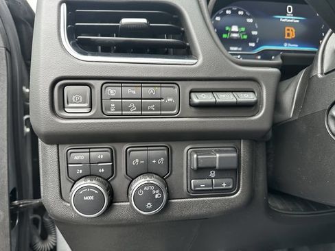Used 2023 Chevrolet Suburban Premier w/ Advanced Technology Package AWD/4WD image 30