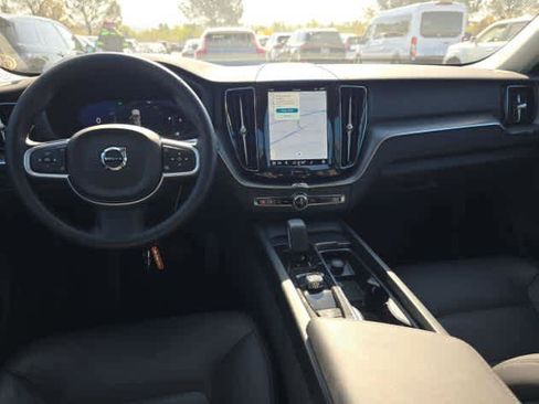 Used 2025 Volvo XC60 B5 Core image 3