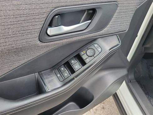 Certified 2021 Nissan Rogue SV image 16