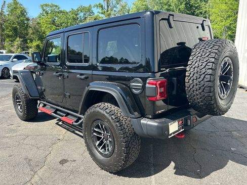Used 2024 Jeep Wrangler Unlimited Rubicon AWD/4WD image 8