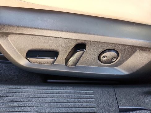 Used 2022 Nissan Rogue SV w/ SV Premium Package image 12