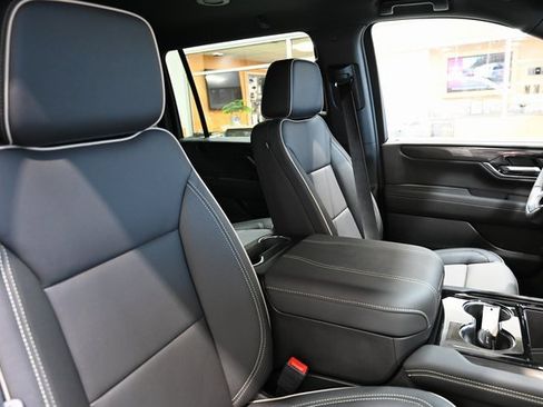 New 2026 GMC Yukon XL Elevation image 8