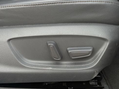 Used 2020 Toyota Camry XLE image 30