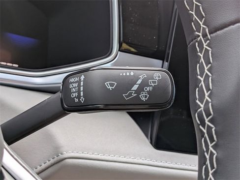 New 2026 Volkswagen Taos SE image 31