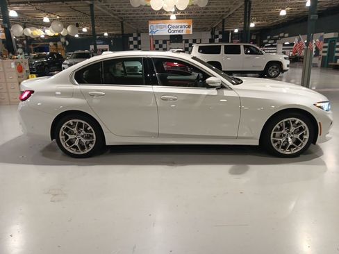Used 2025 BMW 330i xDrive Sedan w/ Premium Package AWD/4WD image 9