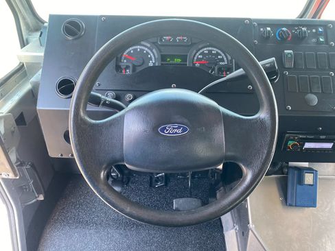 Used 2017 Ford E-350 and Econoline 350 Super Duty w/ A/C Prep Package RWD image 7