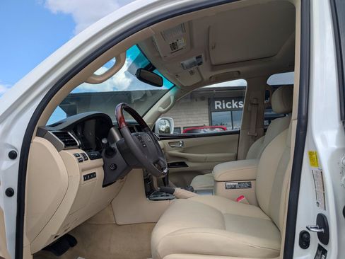 Used 2014 Lexus LX 570 4WD image 13