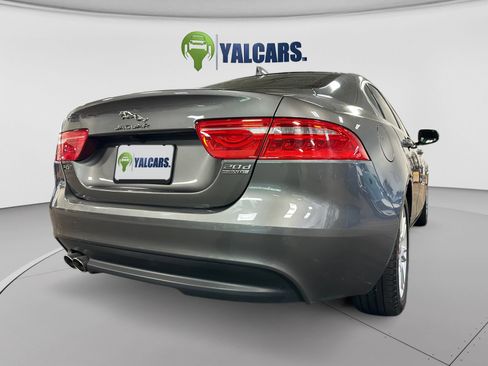 Used 2017 Jaguar XE Premium AWD/4WD image 10