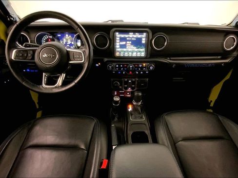 Used 2022 Jeep Wrangler Unlimited Rubicon 4xe w/ Cold Weather Group AWD/4WD image 15