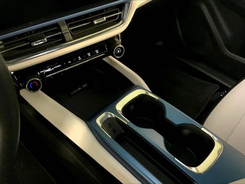 Used 2025 Chevrolet Equinox EV LT image 17