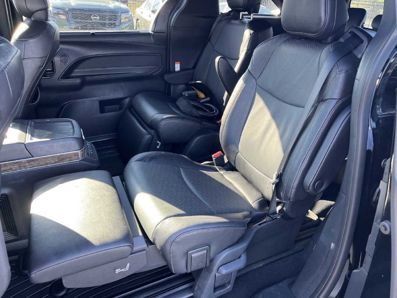 Used 2025 Toyota Sienna Platinum AWD/4WD image 11