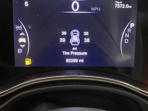 Used 2017 Jeep Grand Cherokee Limited image 20