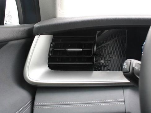 New 2026 Volkswagen Tiguan SE image 9