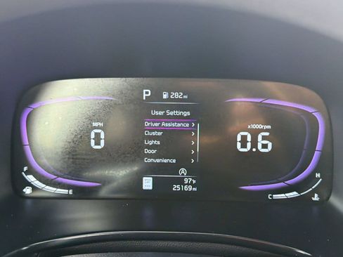 Used 2025 Kia Soul LX w/ LX Technology Package FWD image 20