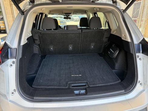 Used 2025 Nissan Rogue SV AWD/4WD image 33