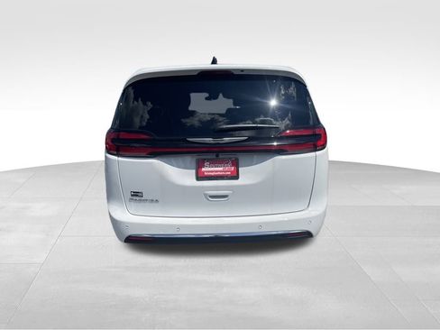 New 2026 Chrysler Pacifica Select image 5
