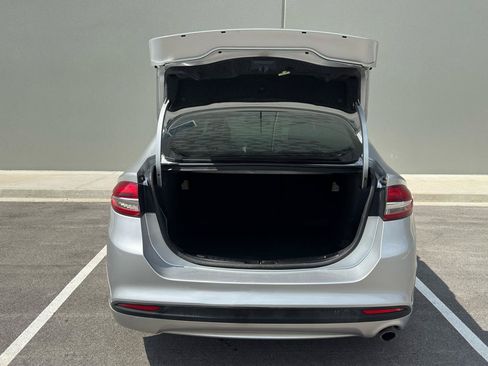 Used 2018 Ford Fusion SE FWD image 5