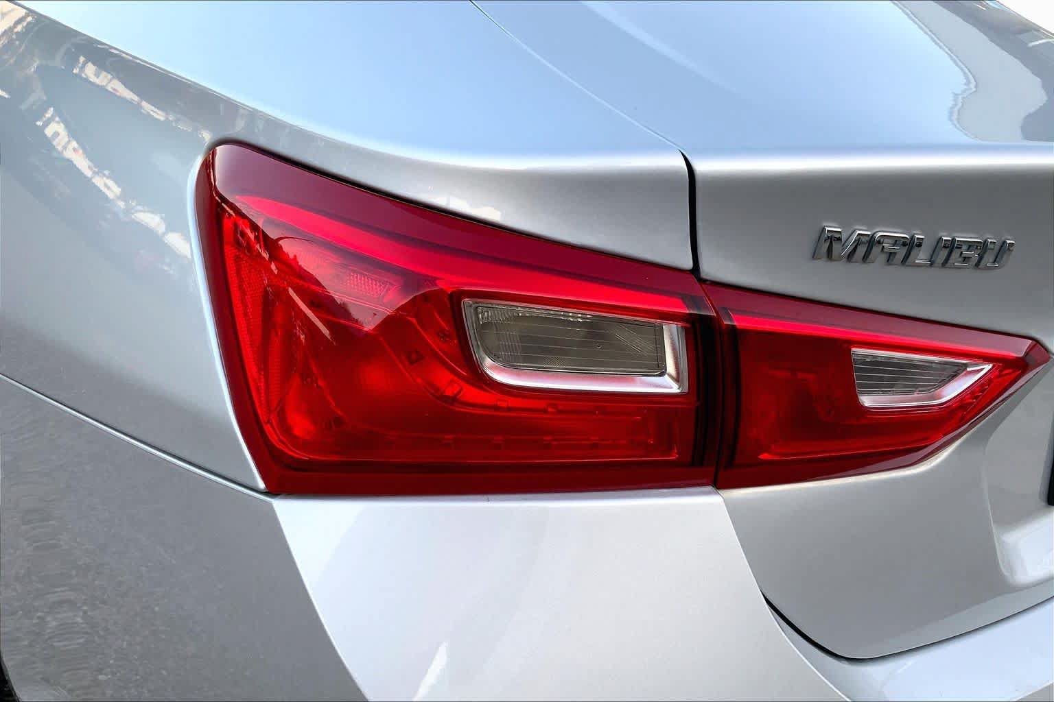 Used 2018 Chevrolet Malibu LT FWD image 28