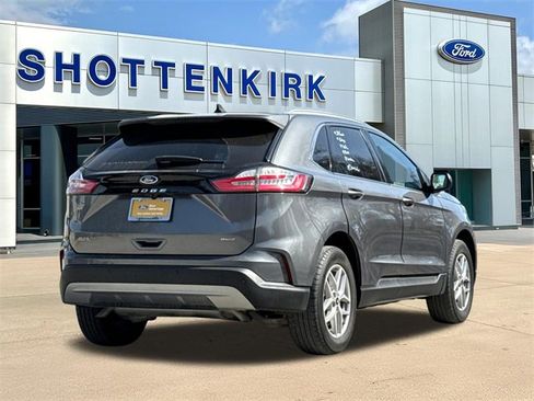 Used 2024 Ford Edge SEL image 8