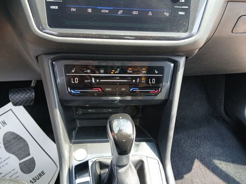 Used 2024 Volkswagen Tiguan SE FWD image 16