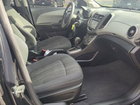 Used 2014 Chevrolet Sonic LT image 30