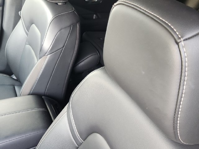 Used 2025 Nissan Pathfinder SL FWD image 21
