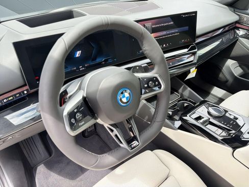 New 2026 BMW 330i Sedan w/ Convenience Package RWD image 4