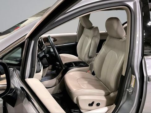 Used 2021 Chrysler Voyager Lxi FWD image 25