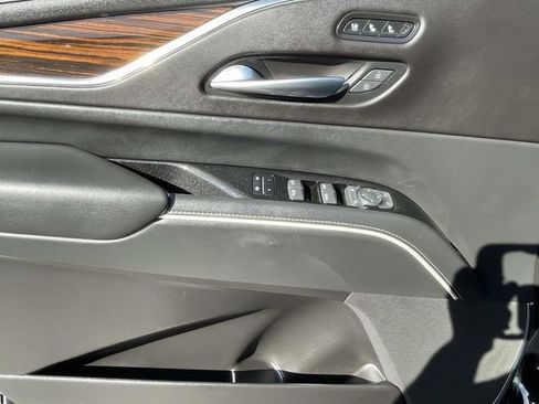 Used 2022 Cadillac Escalade Premium Luxury AWD/4WD image 19