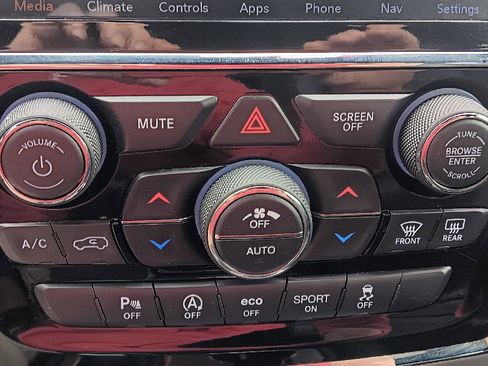 Used 2020 Jeep Grand Cherokee Overland image 21