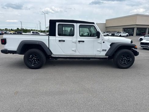 Used 2024 Jeep Gladiator Sport AWD/4WD image 4
