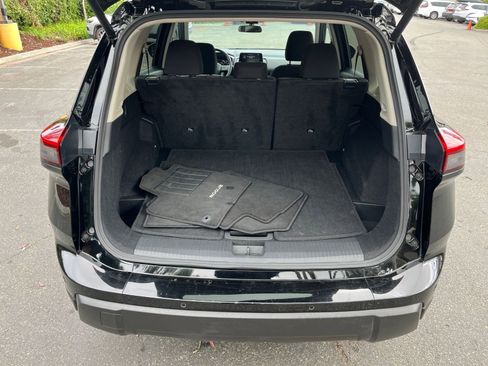 Used 2025 Nissan Rogue SV image 33