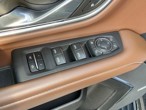 Certified 2022 Chevrolet Suburban High Country image 6