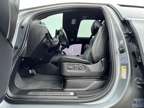 Used 2023 Cadillac Escalade V AWD/4WD image 16
