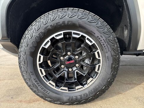 New 2026 GMC Canyon AT4 w/ Technology Plus Package image 17