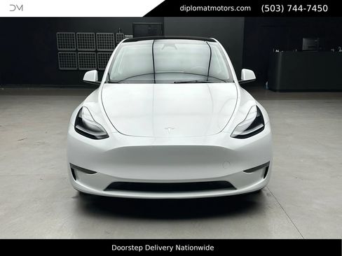 Used 2023 Tesla Model Y Performance image 11
