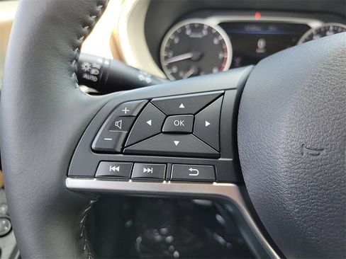 New 2025 Nissan Sentra SV w/ SV Premium Package image 5