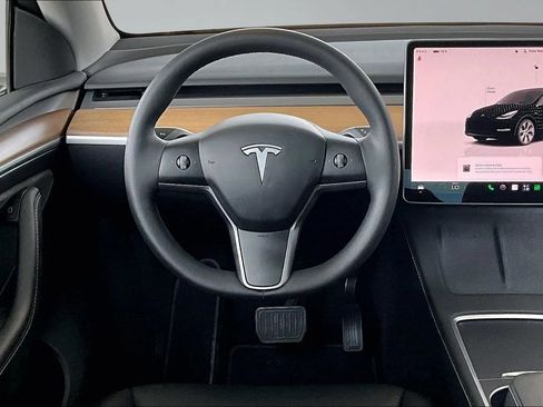 Used 2023 Tesla Model Y AWD image 8