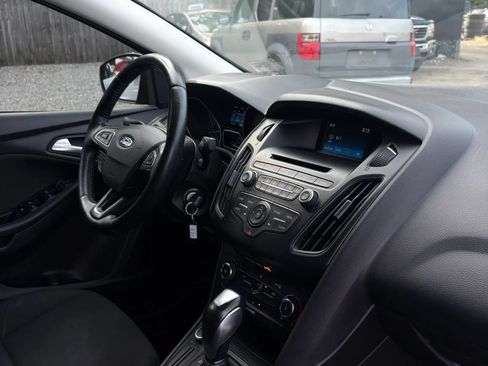 Used 2015 Ford Focus SE w/ SE Sport Package FWD image 28