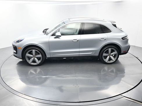 Certified 2025 Porsche Macan image 37
