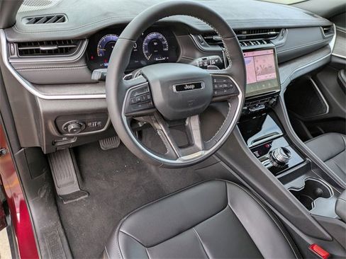 New 2025 Jeep Grand Cherokee Limited w/ Black Appearance Package image 10