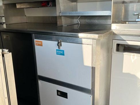 Used 2022 Mercedes-Benz Sprinter 4500 image 23