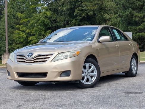 Used 2011 Toyota Camry LE w/ LE Extra-Value Pkg FWD image 2