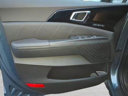 Used 2025 Kia Carnival SX Prestige image 17